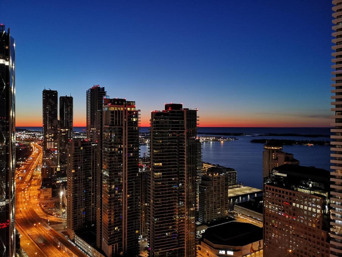 Luxury Downtown Toronto 2 Bedroom Suite With City And Lake Views And Free Parking Экстерьер фото