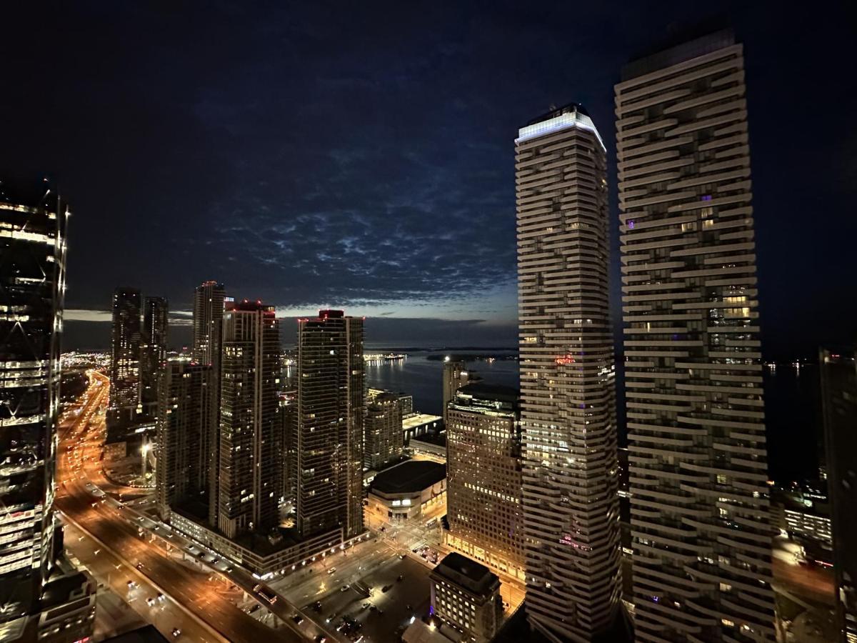 Luxury Downtown Toronto 2 Bedroom Suite With City And Lake Views And Free Parking Экстерьер фото