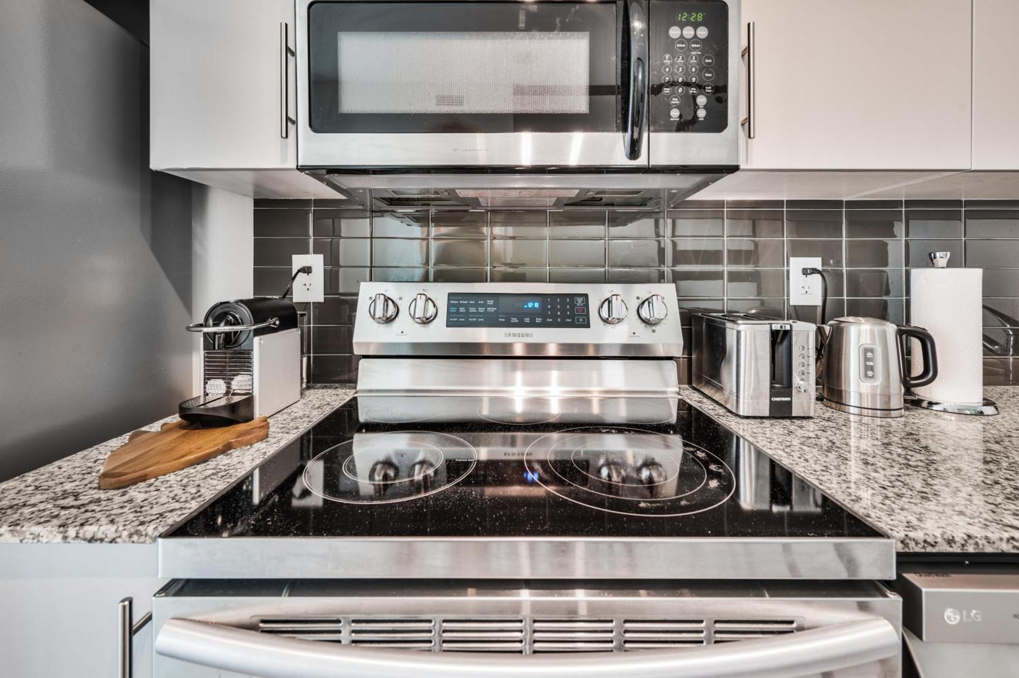 Luxury Downtown Toronto 2 Bedroom Suite With City And Lake Views And Free Parking Экстерьер фото